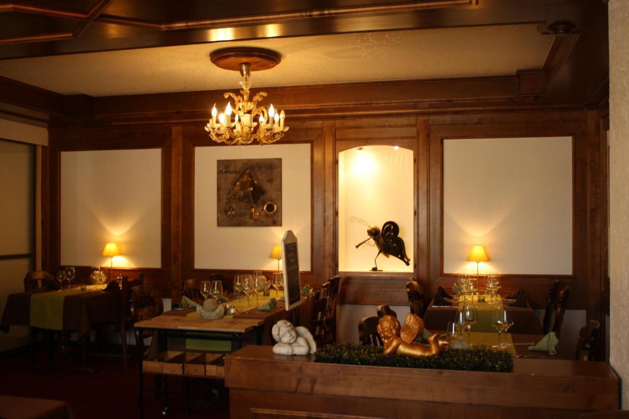 Hotel De La Gare Monthey Buitenkant foto