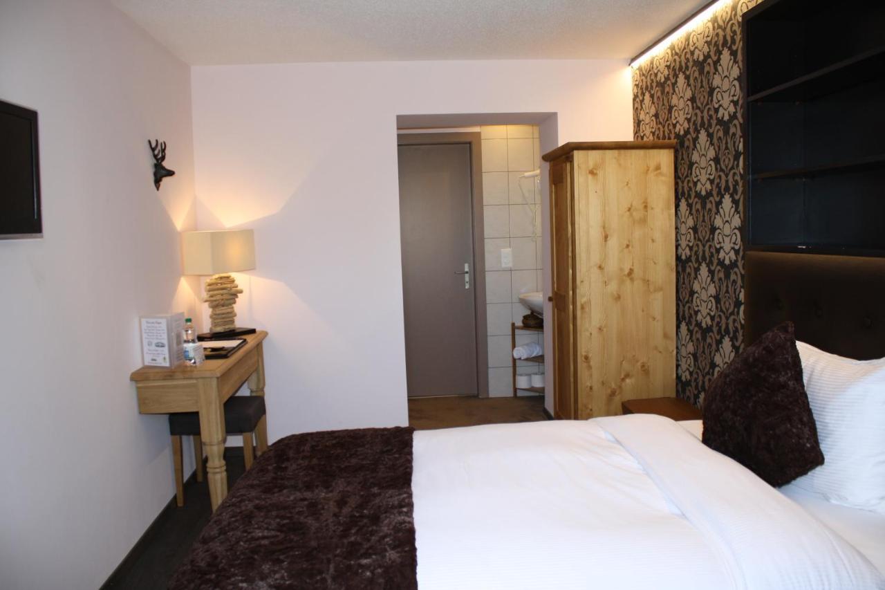 Hotel De La Gare Monthey Buitenkant foto