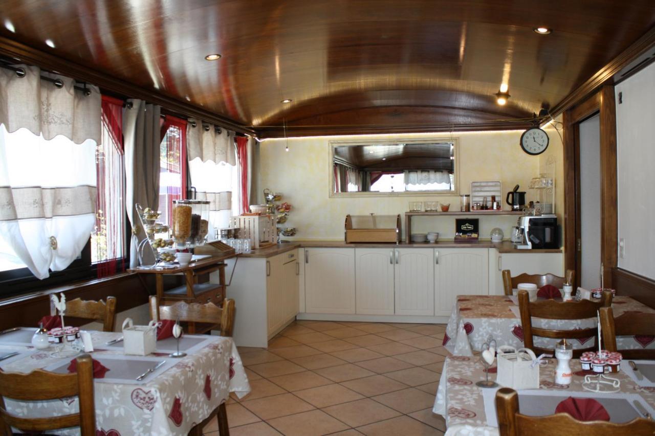 Hotel De La Gare Monthey Buitenkant foto