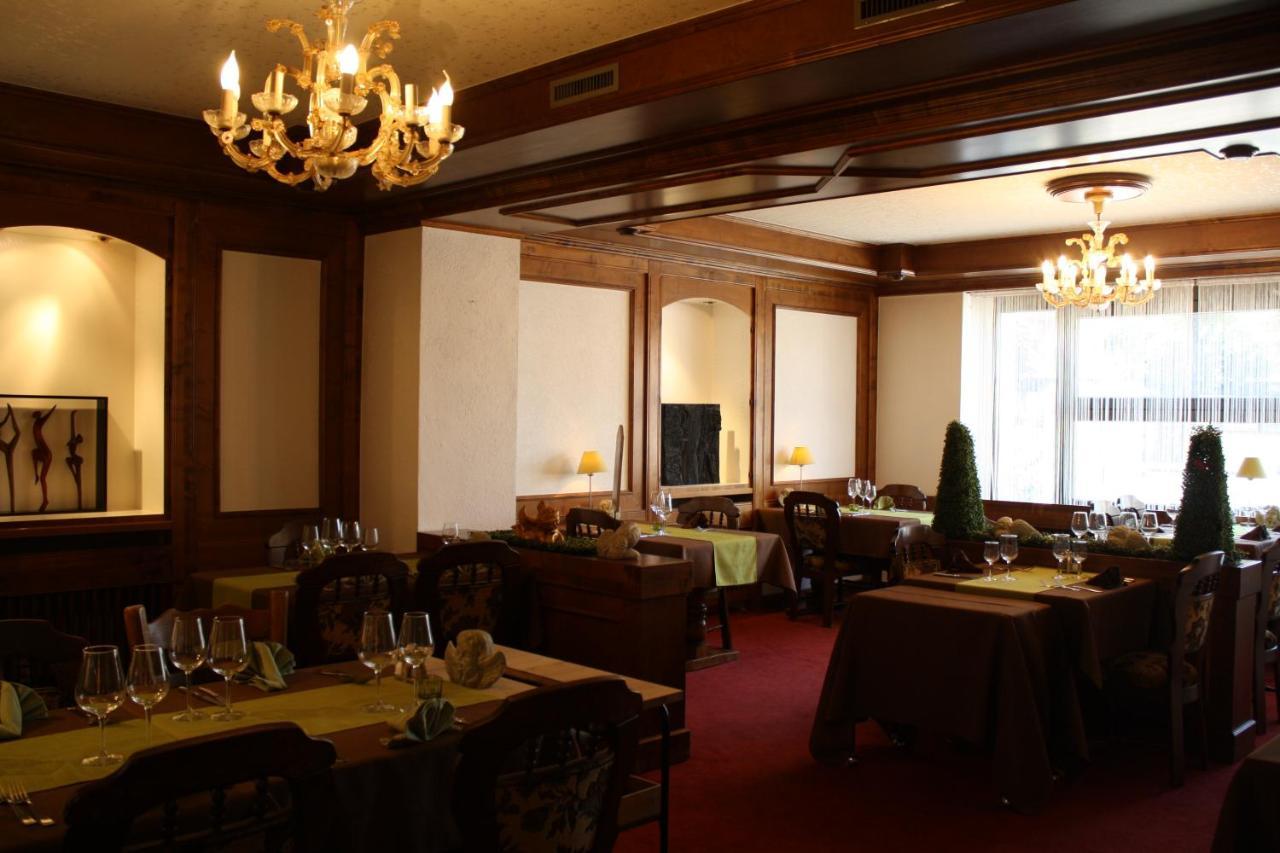 Hotel De La Gare Monthey Buitenkant foto