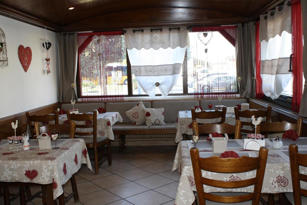 Hotel De La Gare Monthey Buitenkant foto