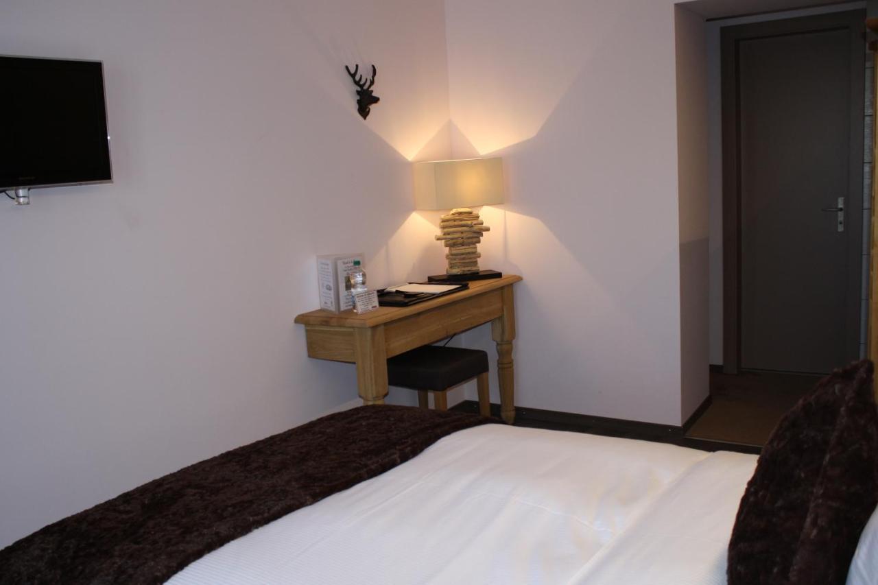 Hotel De La Gare Monthey Buitenkant foto